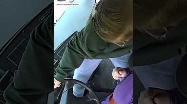 Seventh grader jumps into circulation to do bus driver and fellow college students | ABC News